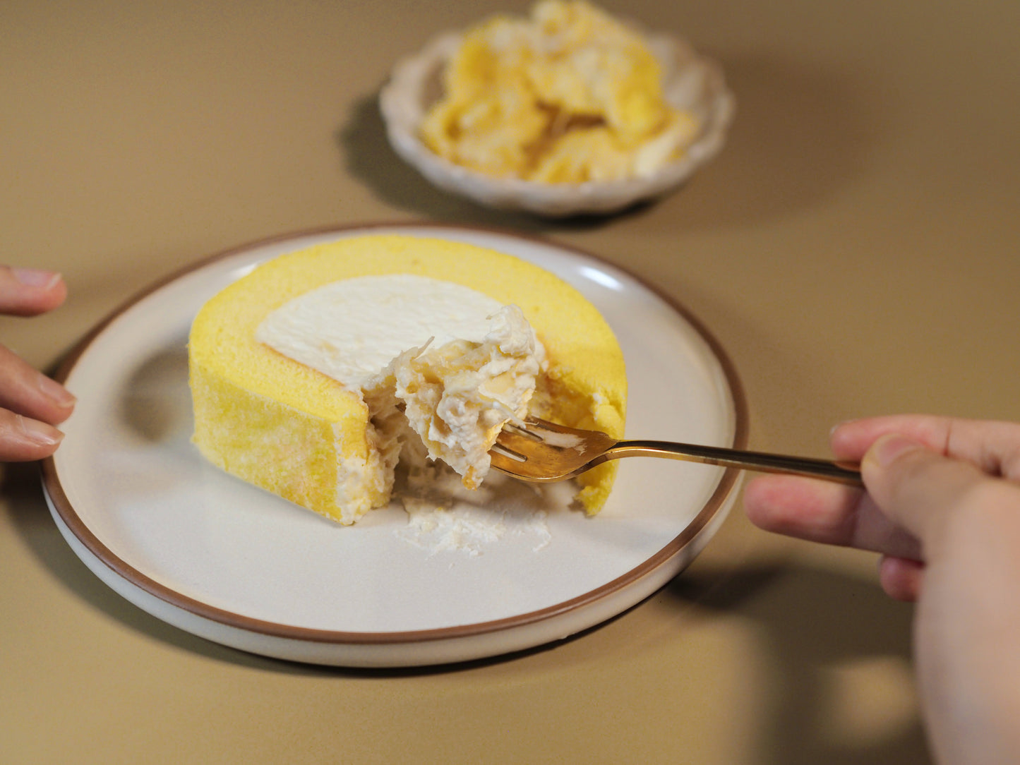 \Pre-ordered 2 days ago/Golden Pillow Durian Egg Roll